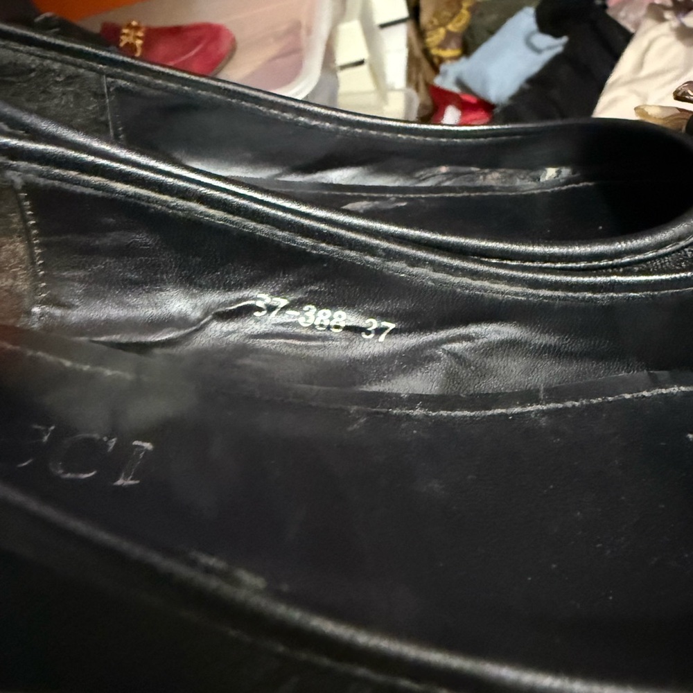Gucci Black Flats with Gold and Red Accents - Picture 4 of 4